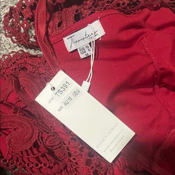 Twosisters Elegant Lace Dress in Deep Red - Picture 3 of 4